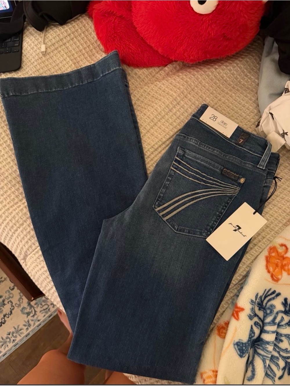 7 For All Mankind Women’s Dark Blue Straight-Leg dojo Jeans